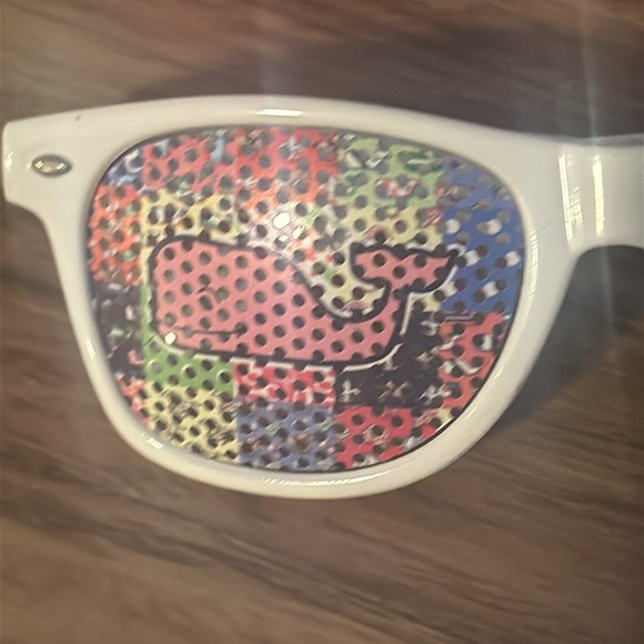 2 Pairs Vineyard Vines Sunglasses Accessories Kentucky Derby swag - Picture 3 of 4